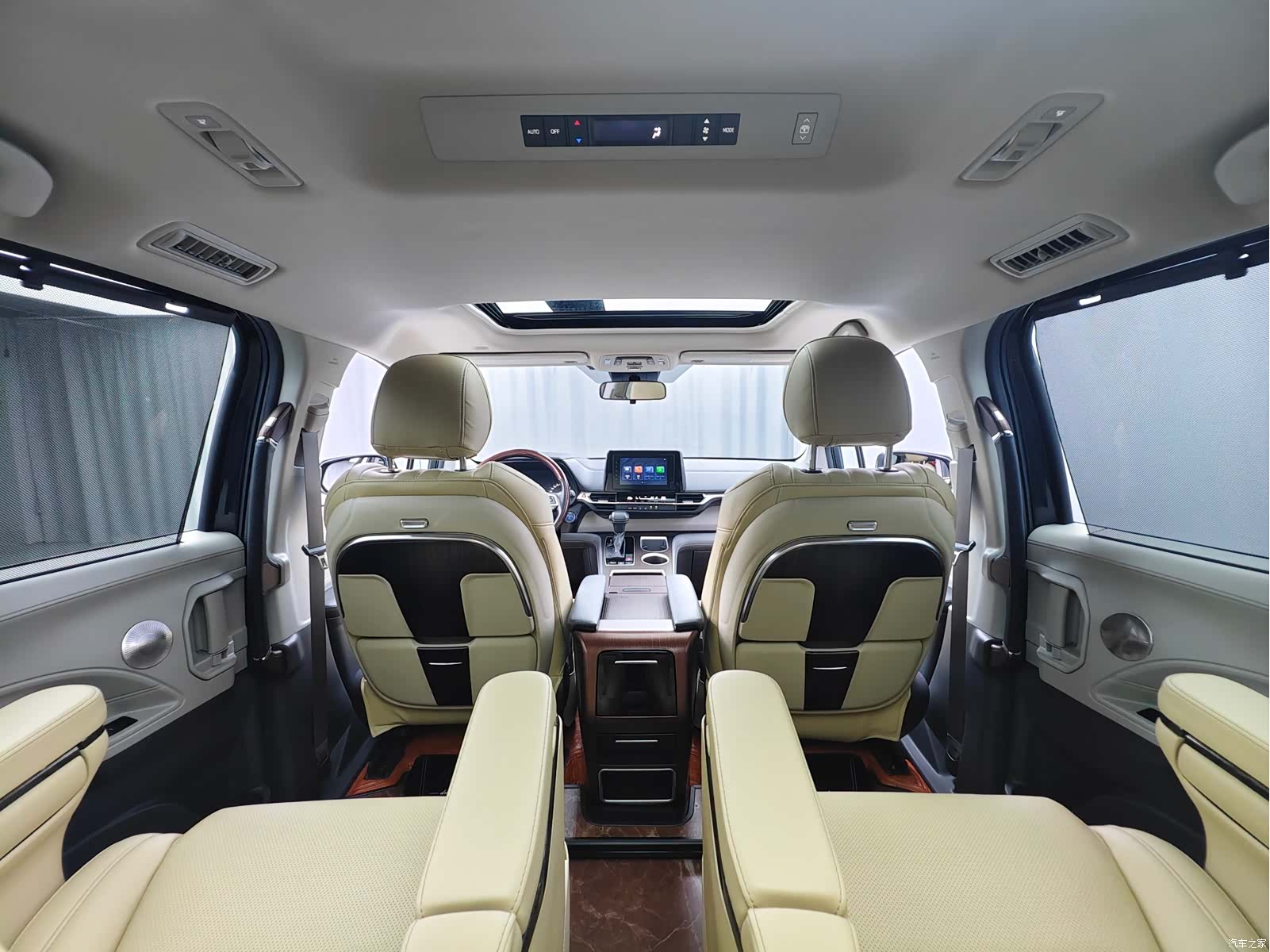 Toyota Granvia, 2024 19