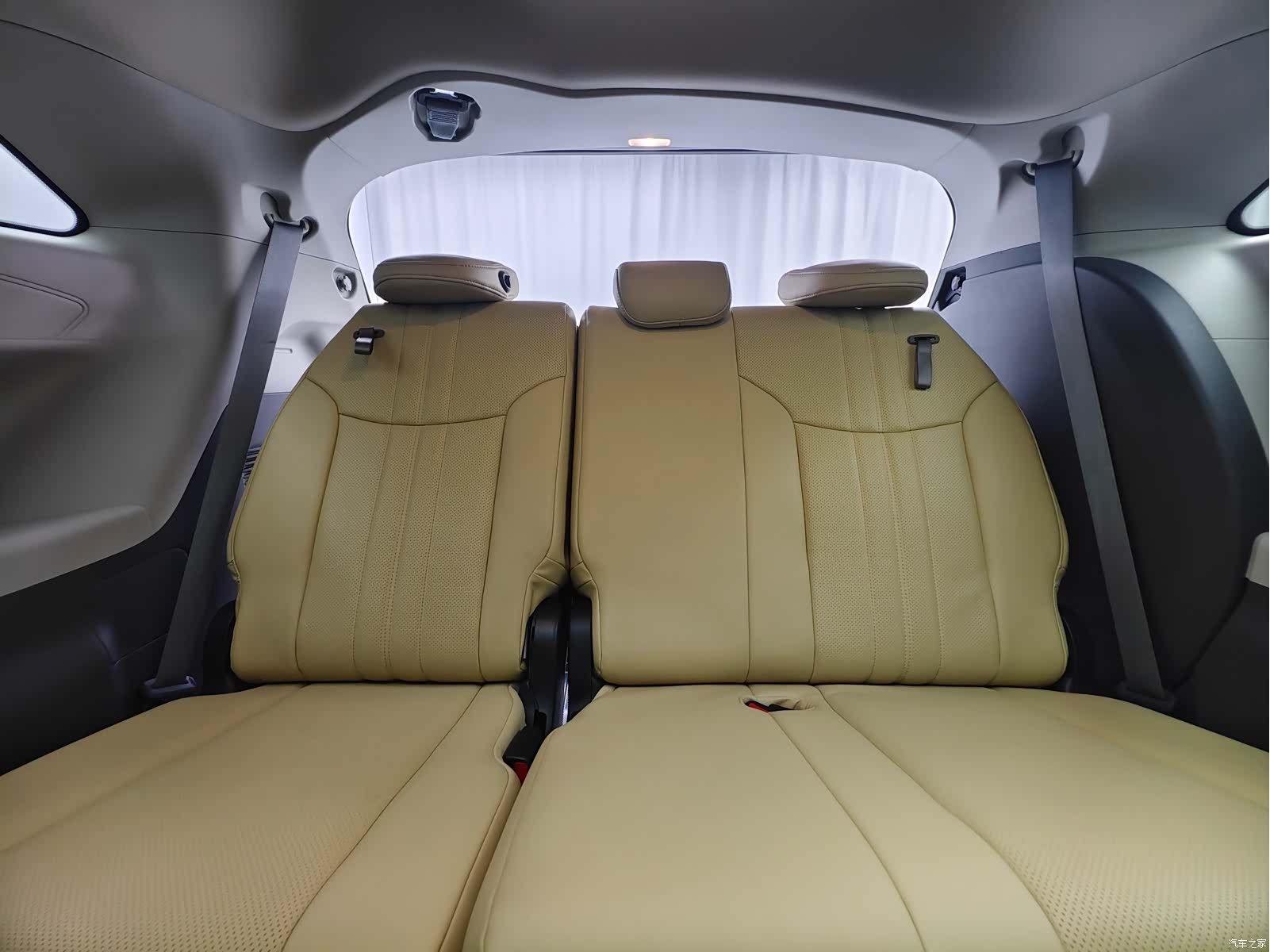 Toyota Granvia, 2024 20