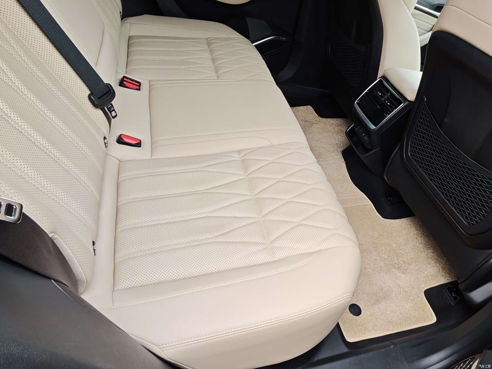 Geely Xingyue L, 2025 13