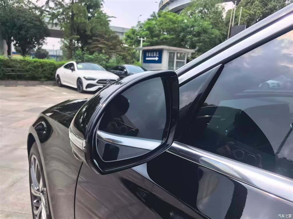 Mercedes-Benz E-Class, 2024 8