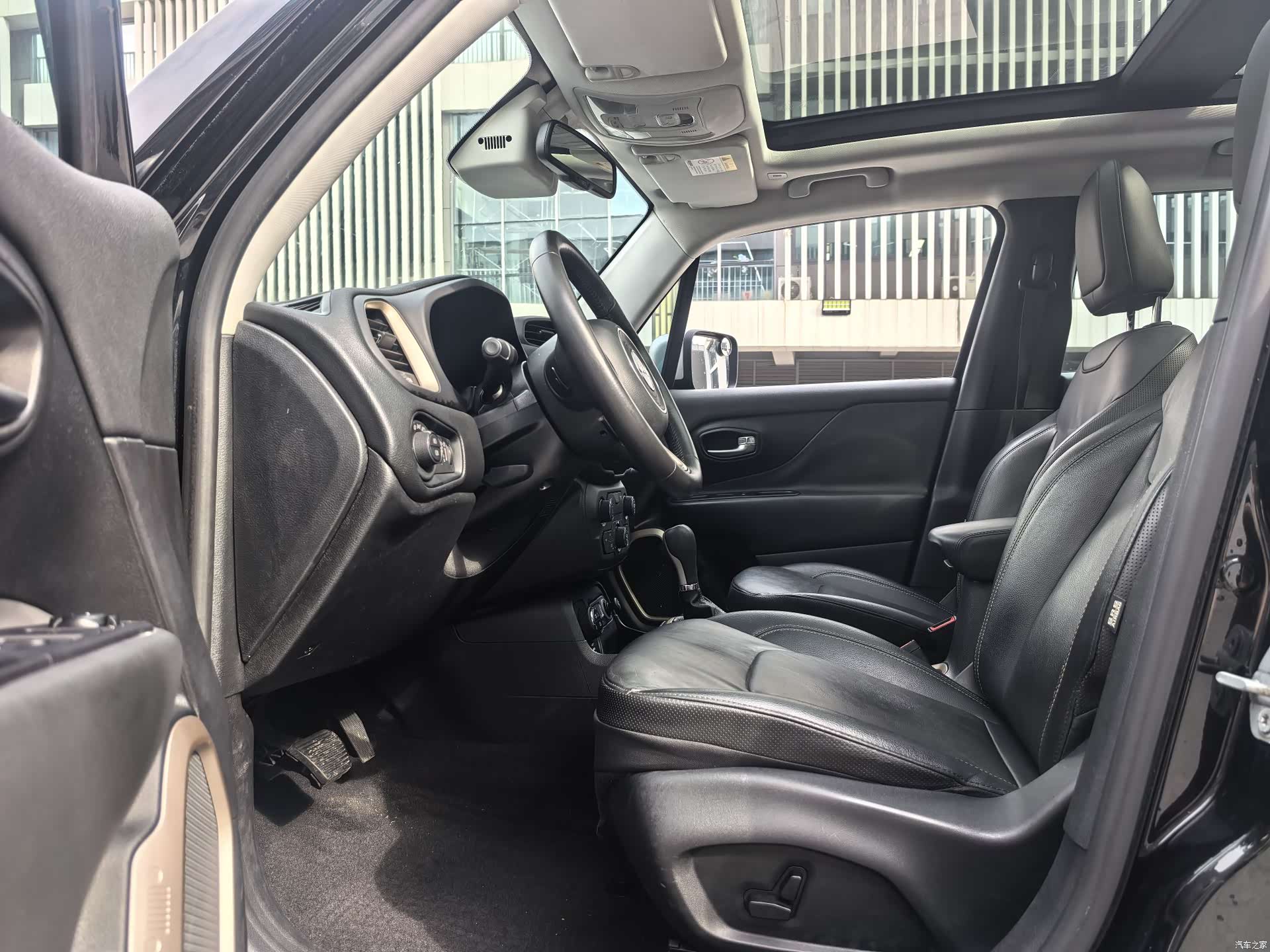 Jeep Renegade, 2019 все фото