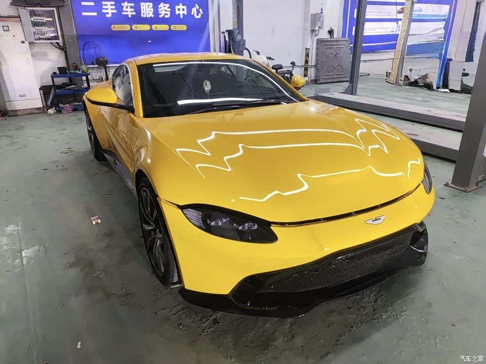 Aston Martin Vantage
