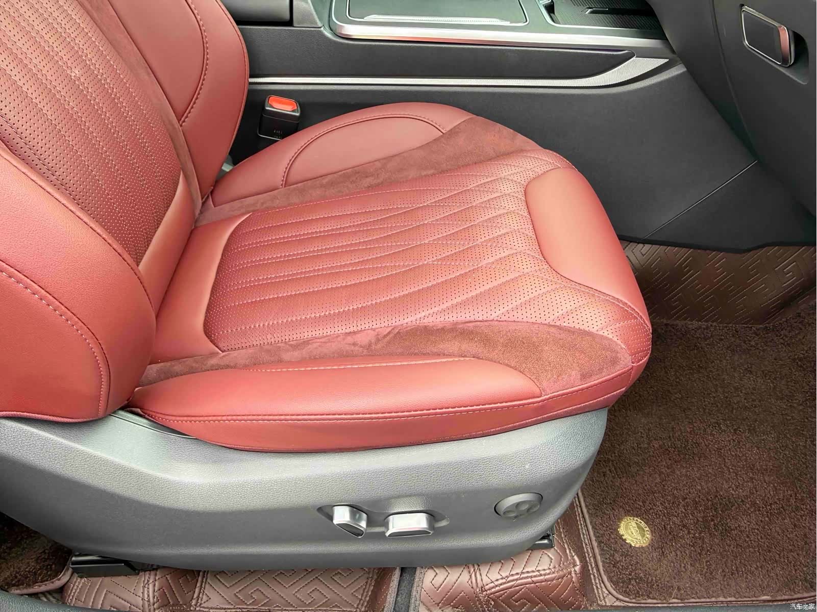 Hongqi HS5, 2024 12