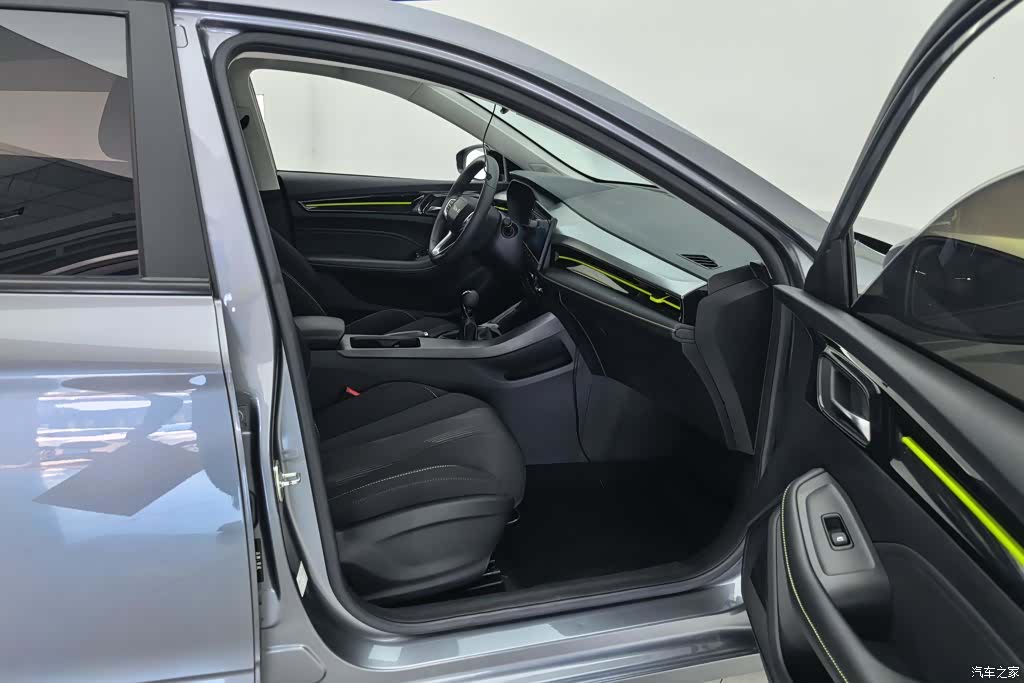 Roewe i5, 2022 8