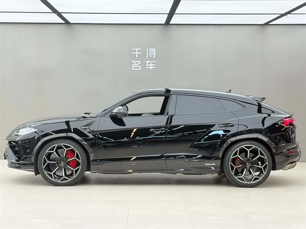 Lamborghini Urus, 2023 3