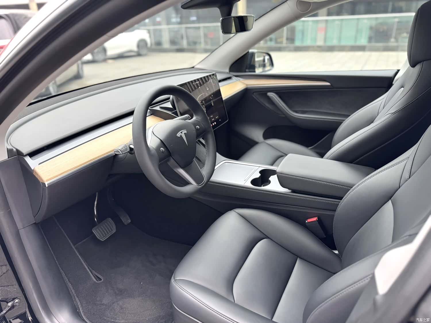 Tesla Model Y, 2023 4