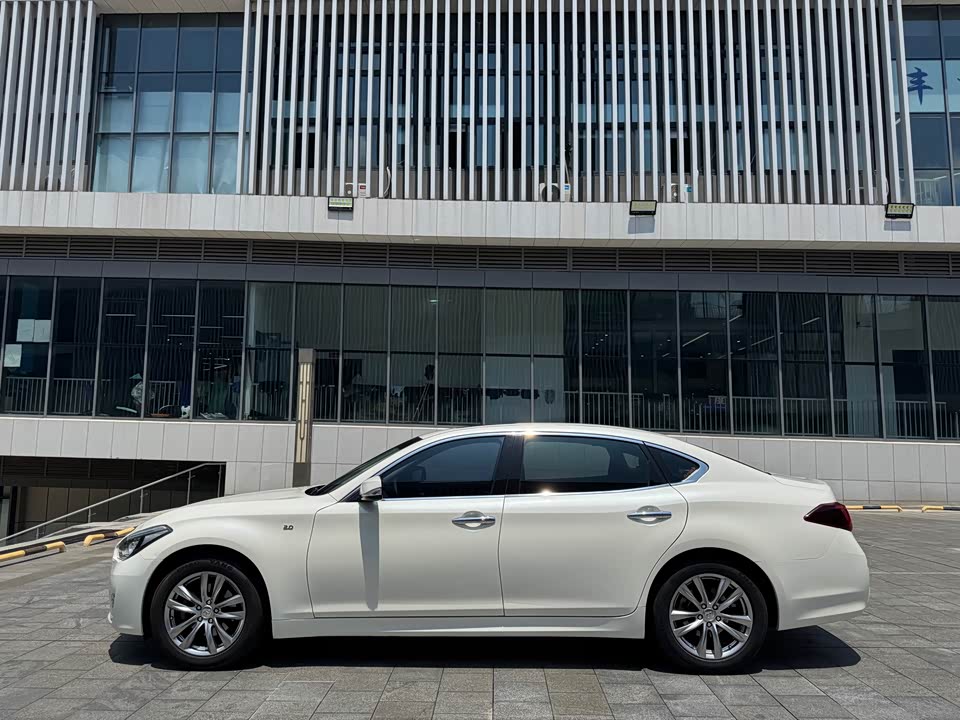 Infiniti Q70 Infiniti Q70