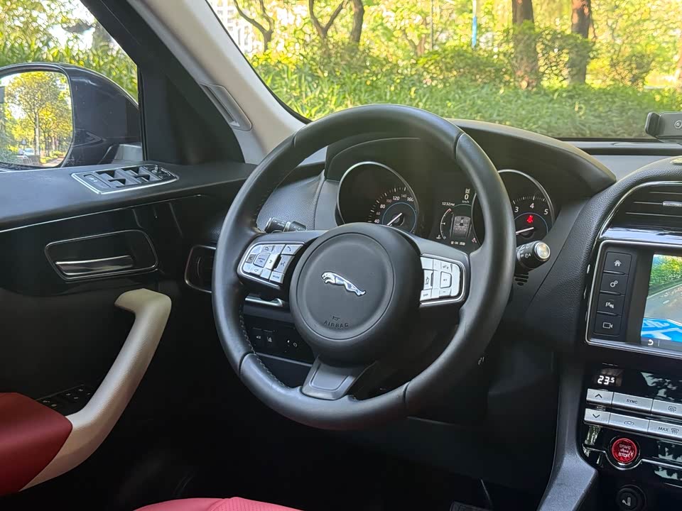 Jaguar F-PACE Jaguar F-PACE