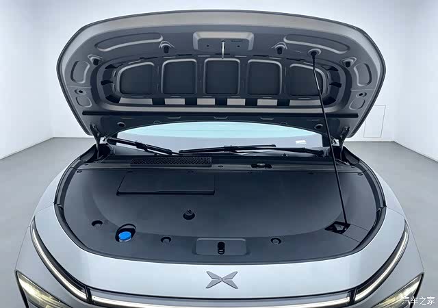 Xpeng P7, 2025 12