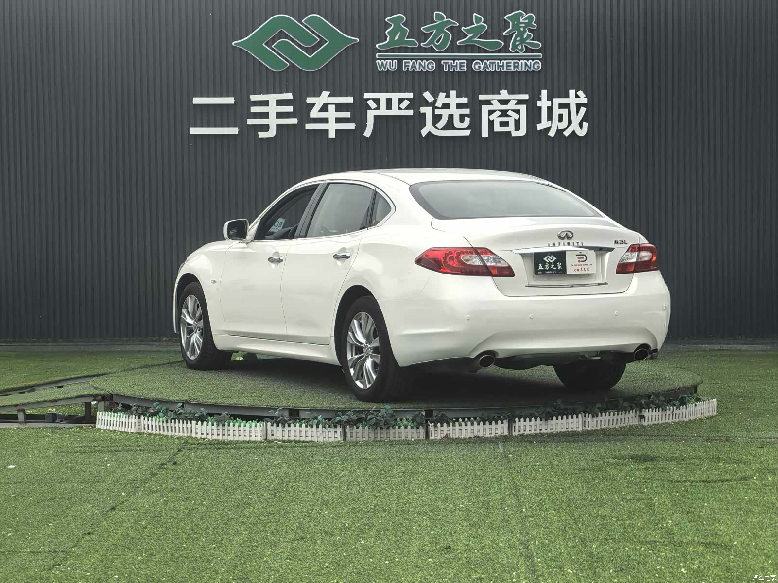 Infiniti M25L, 2013 18