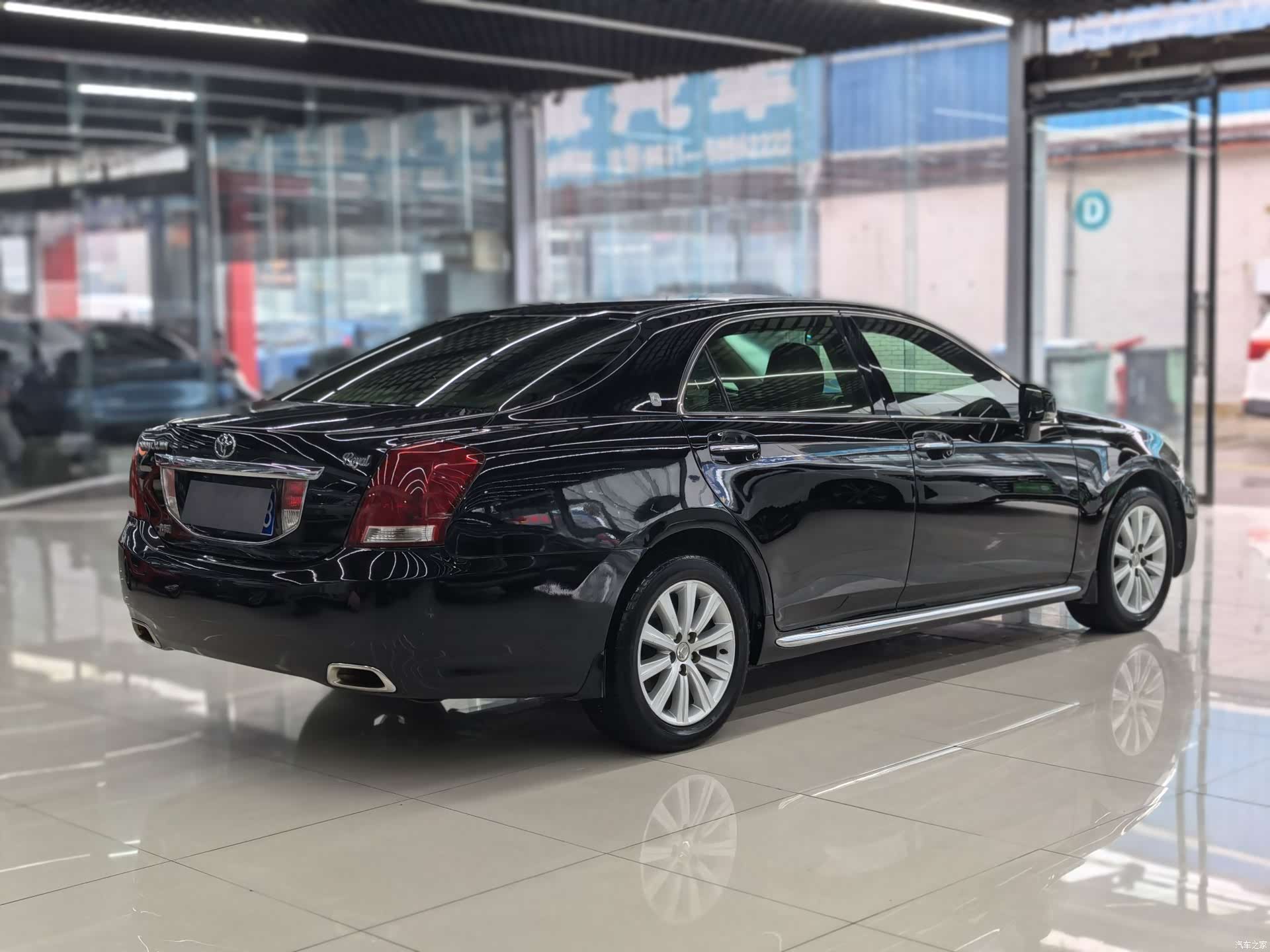 Toyota Crown, 2011 все фото