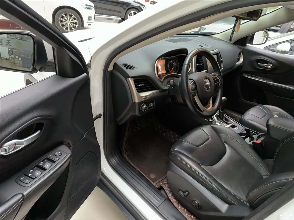 Jeep Cherokee, 2019 13