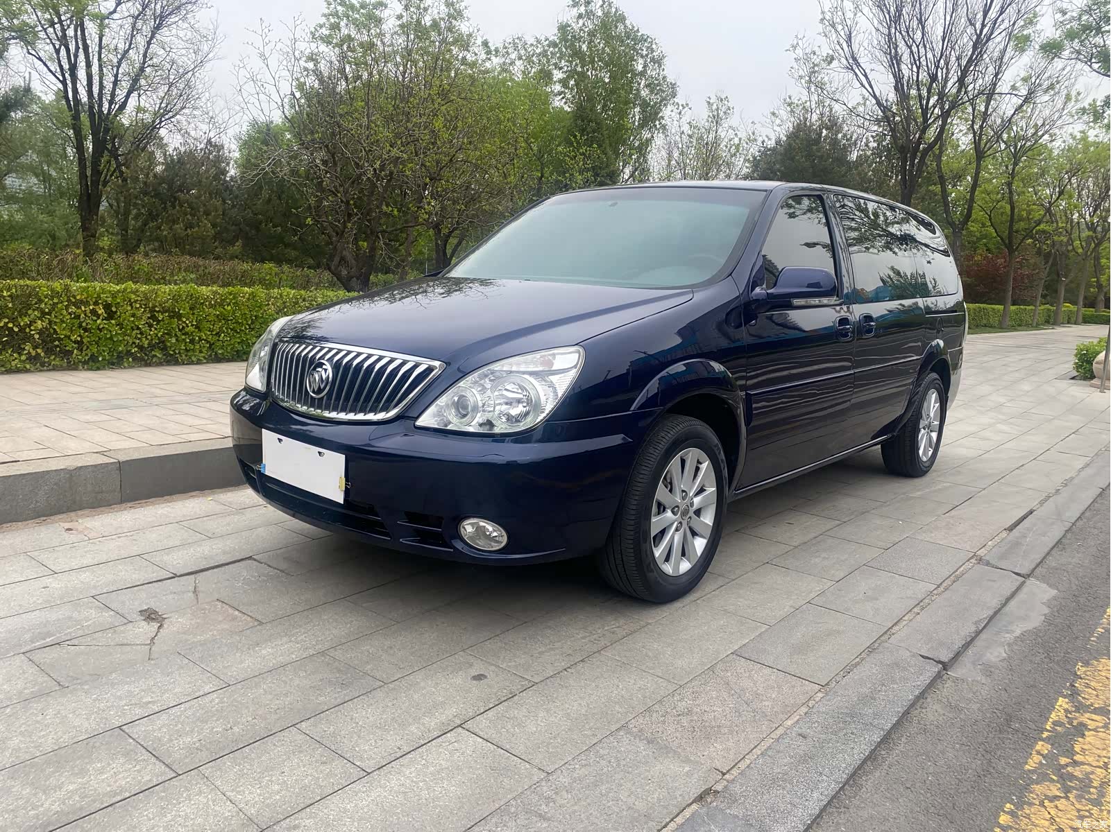 Buick GL8, 2013 1