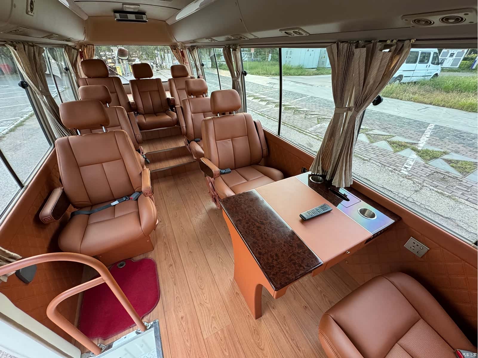 Toyota Coaster, 2015 7