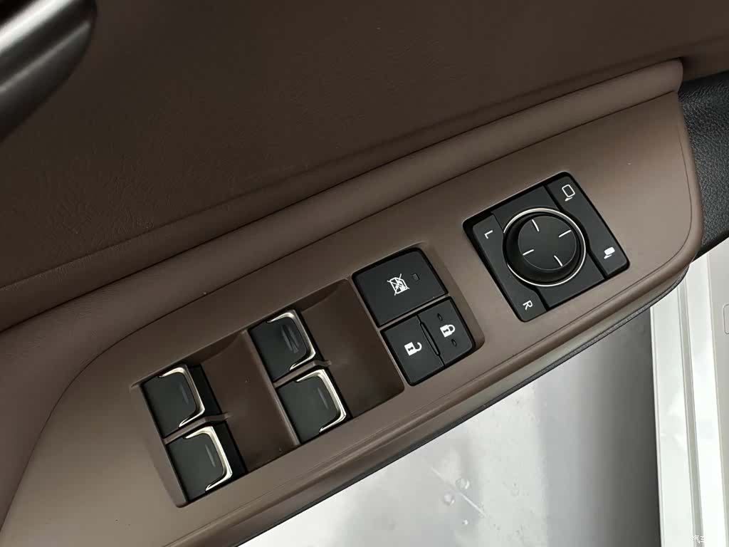 Lexus ES, 2025 25