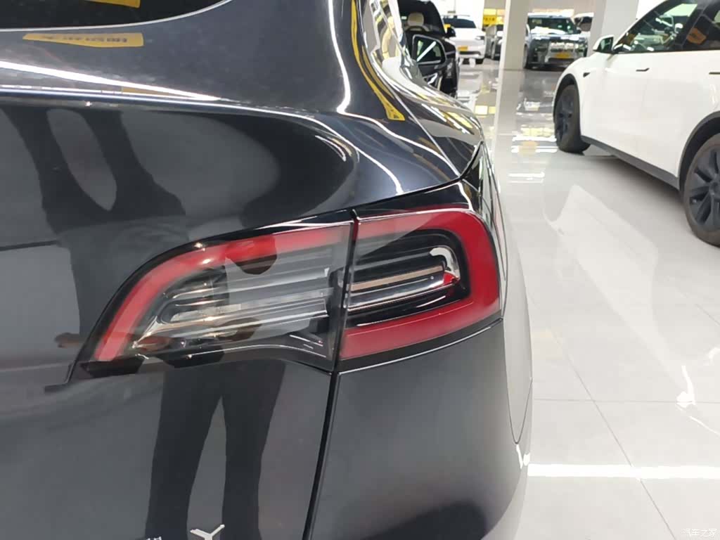 Tesla Model Y, 2024 8