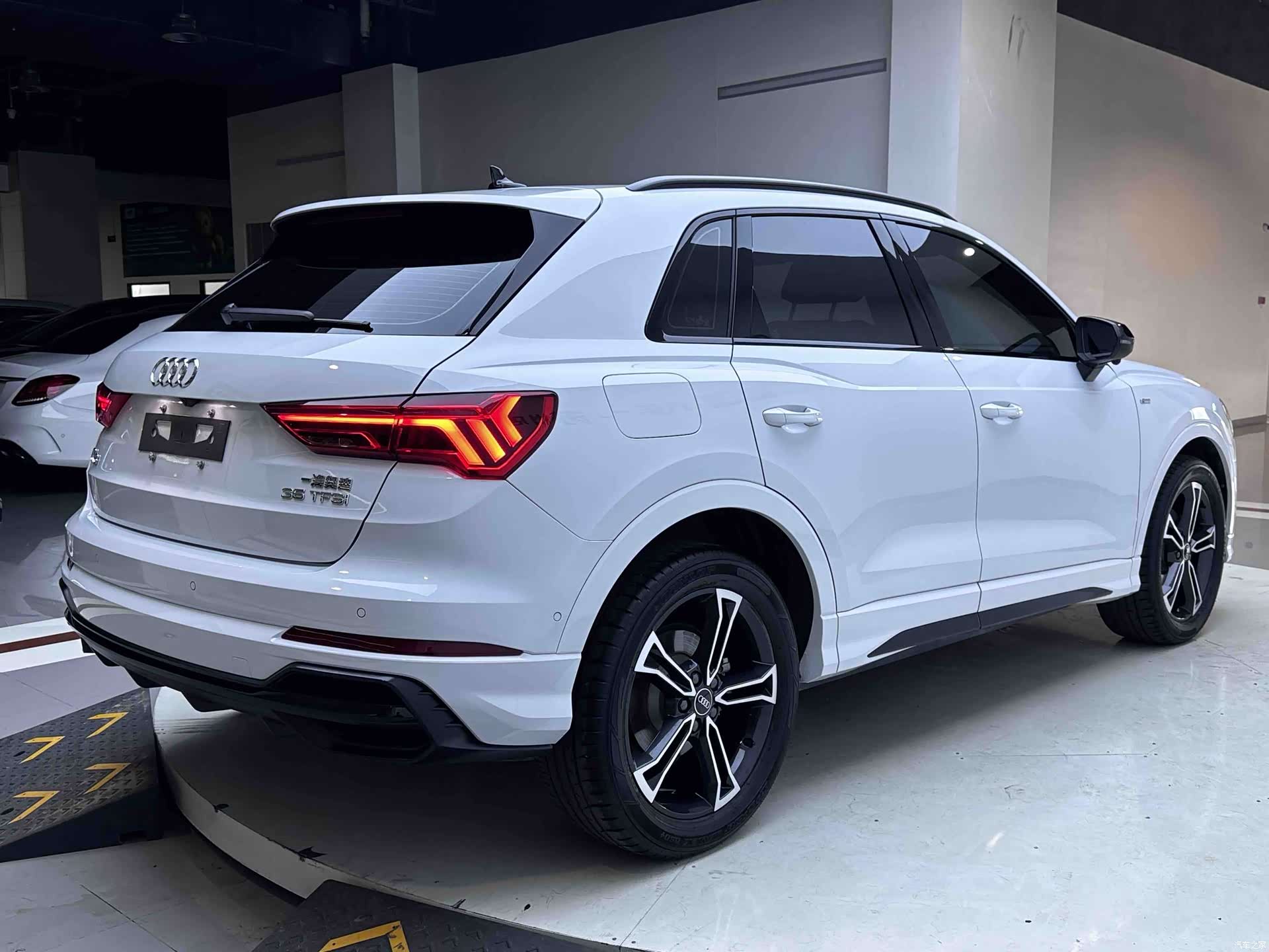 Audi Q3, 2022 все фото