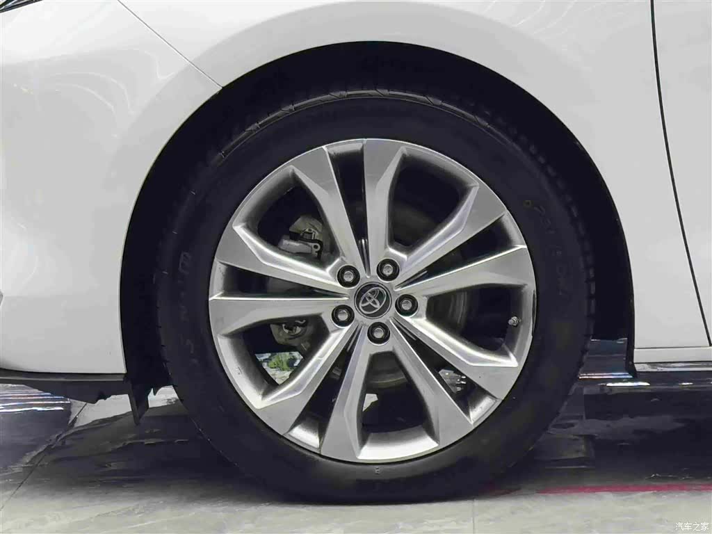 Toyota Sienna, 2024 4