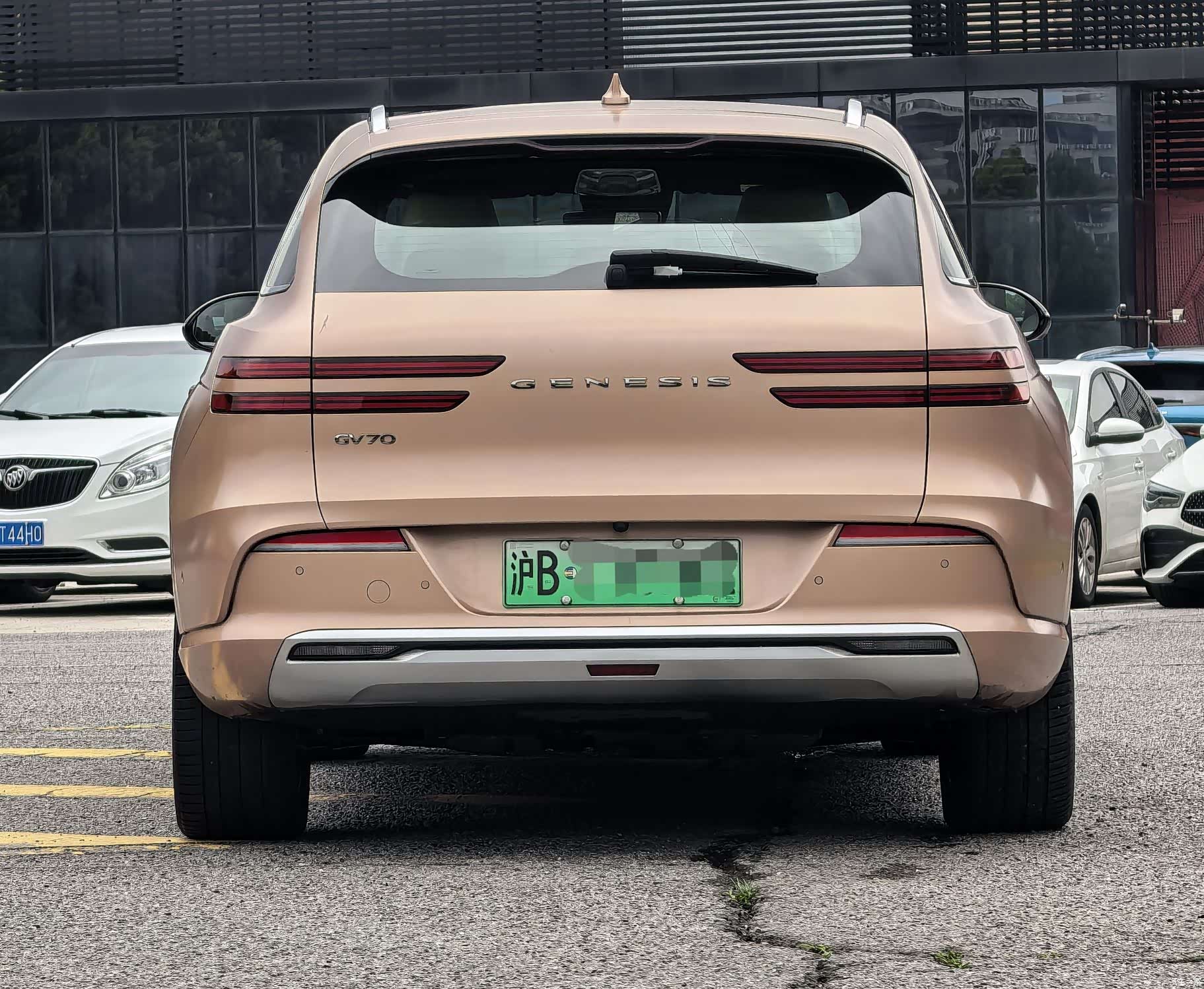 Genesis GV70, 2023 4