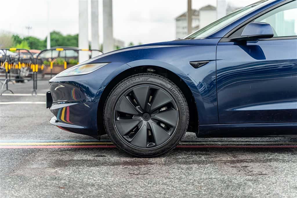 Tesla Model 3, 2026 4