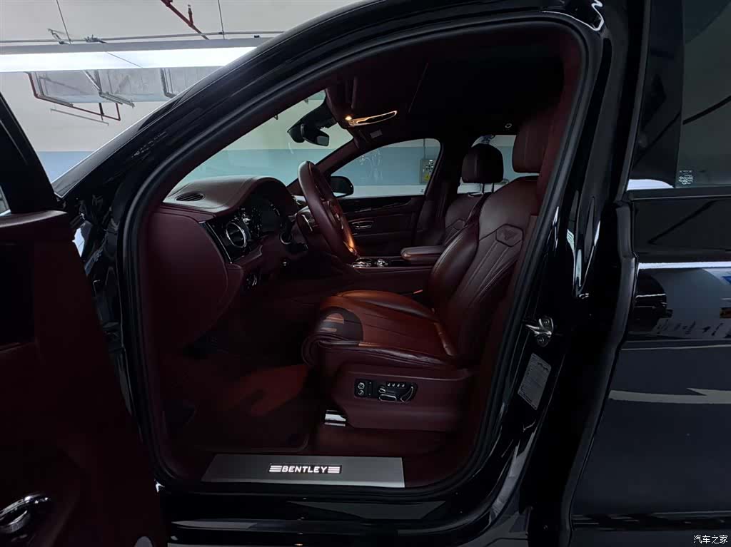 Bentley Bentayga, 2021 14