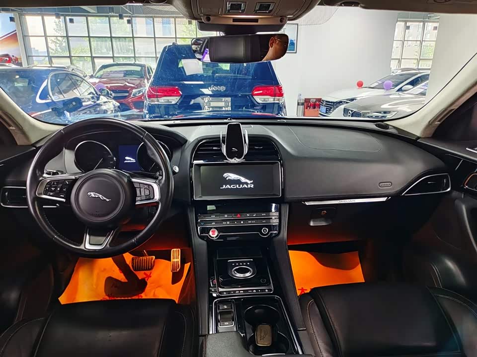 Jaguar F-PACE Jaguar F-PACE