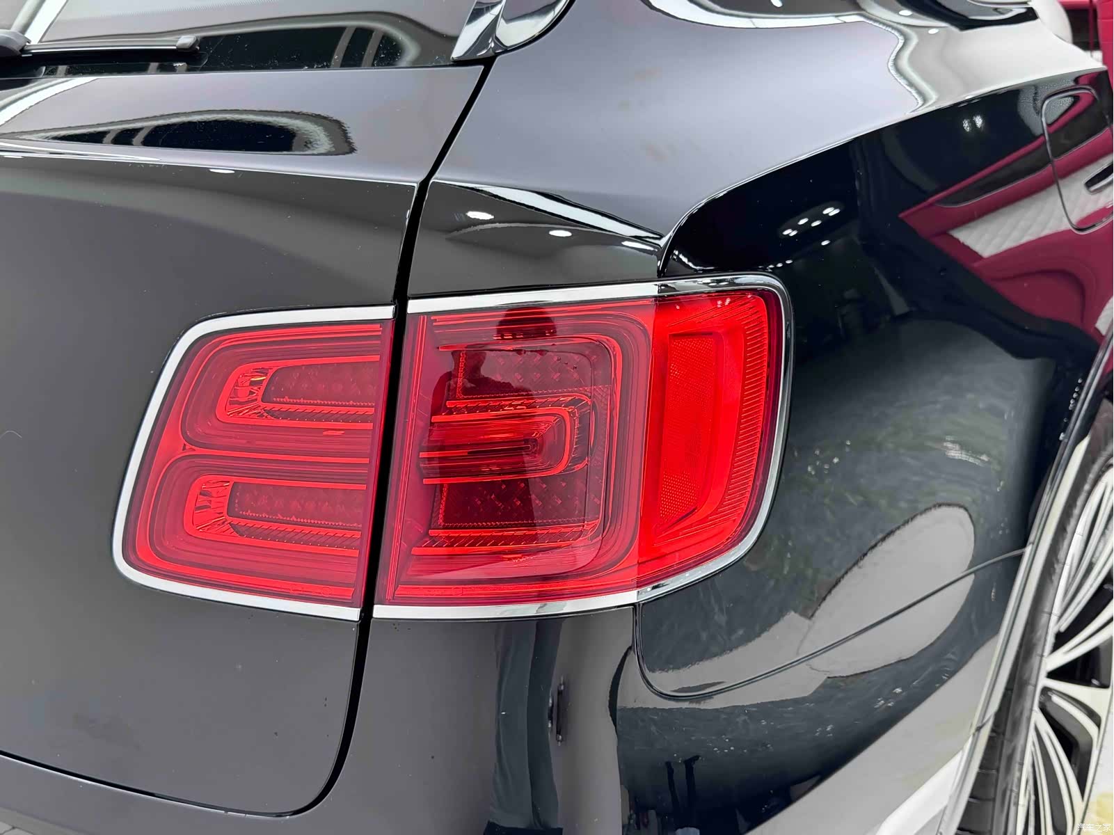 Bentley Bentayga, 2017 16