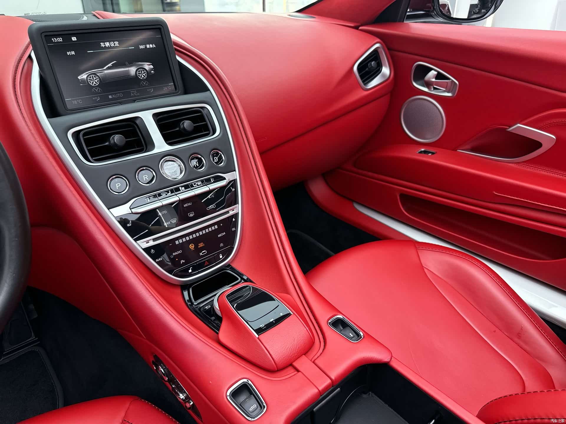 Aston Martin DB11, 2022 25