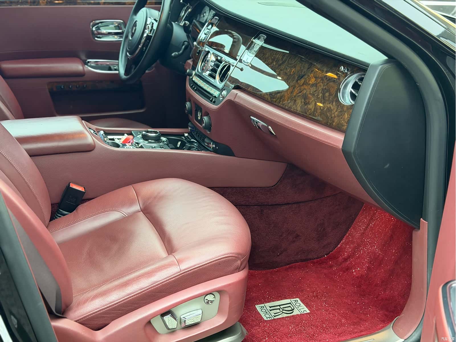 Rolls-Royce Ghost, 2014 13