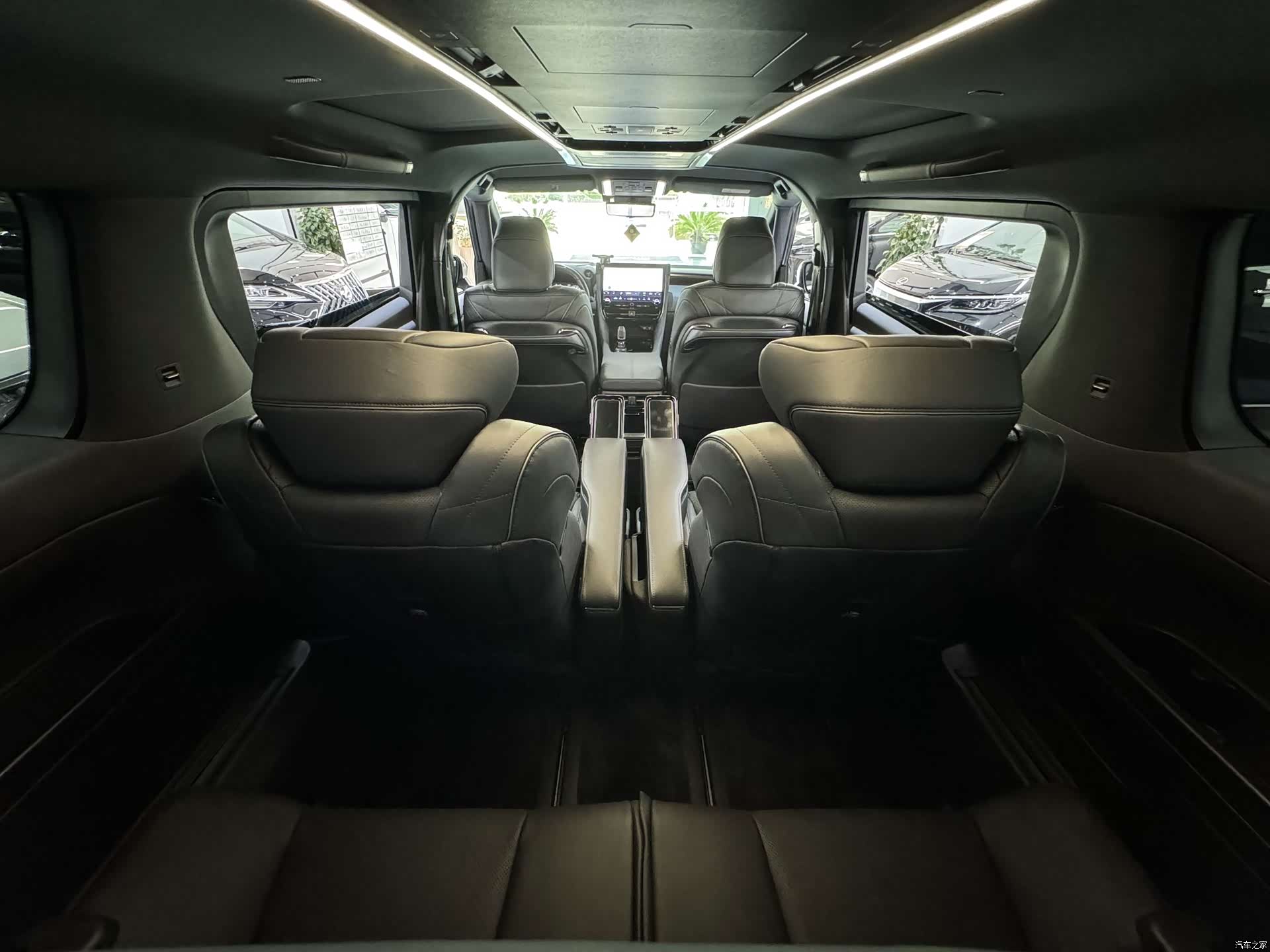 Toyota Vellfire, 2025 18