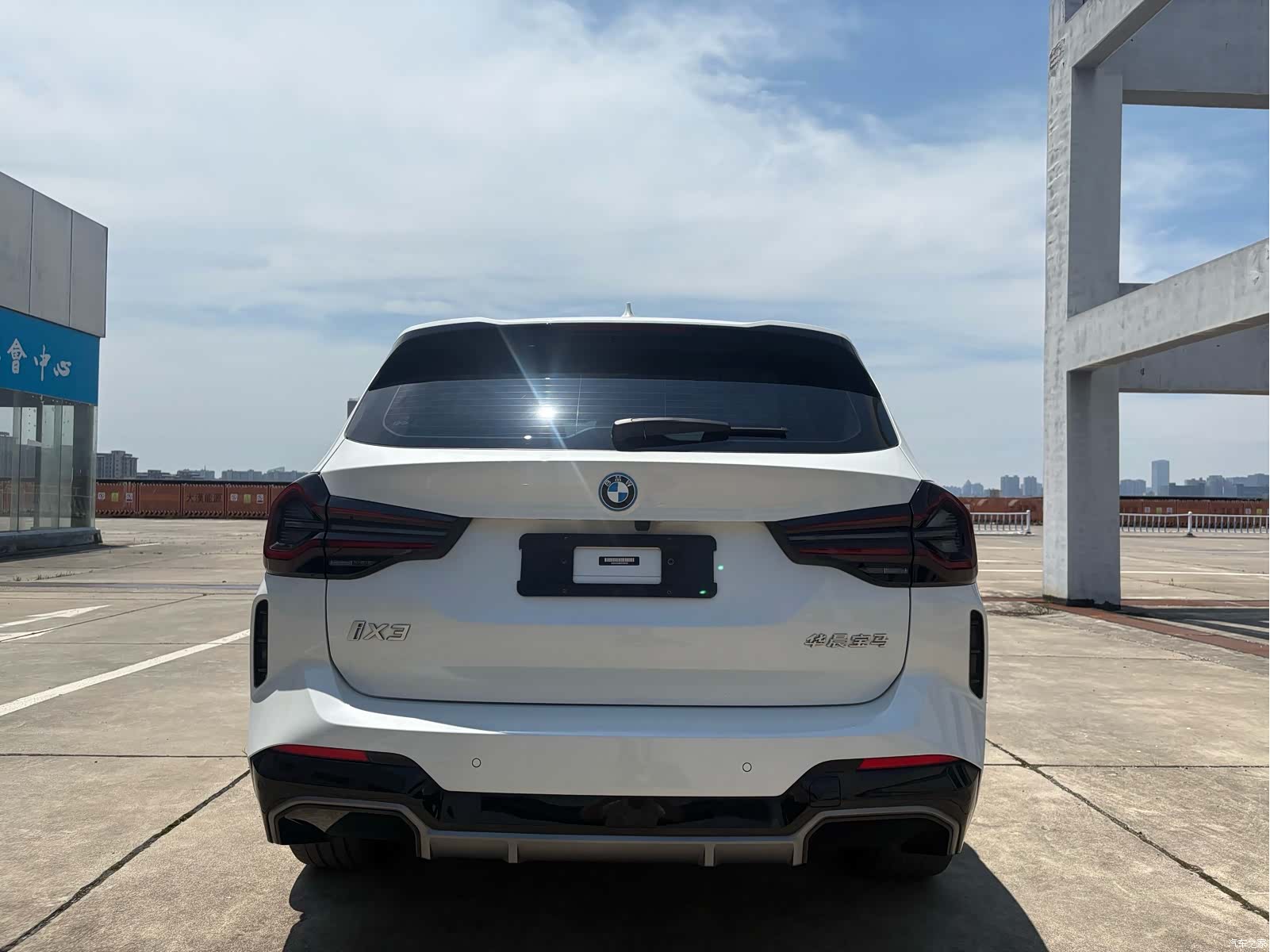 BMW iX3, 2023 все фото