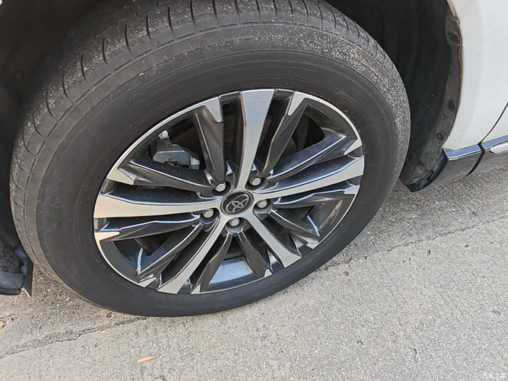Toyota Venza, 2023 23