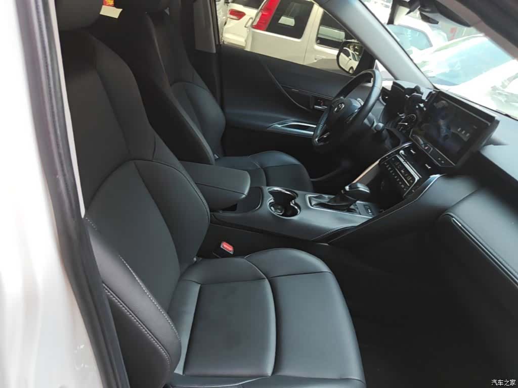 Toyota Venza, 2023 25