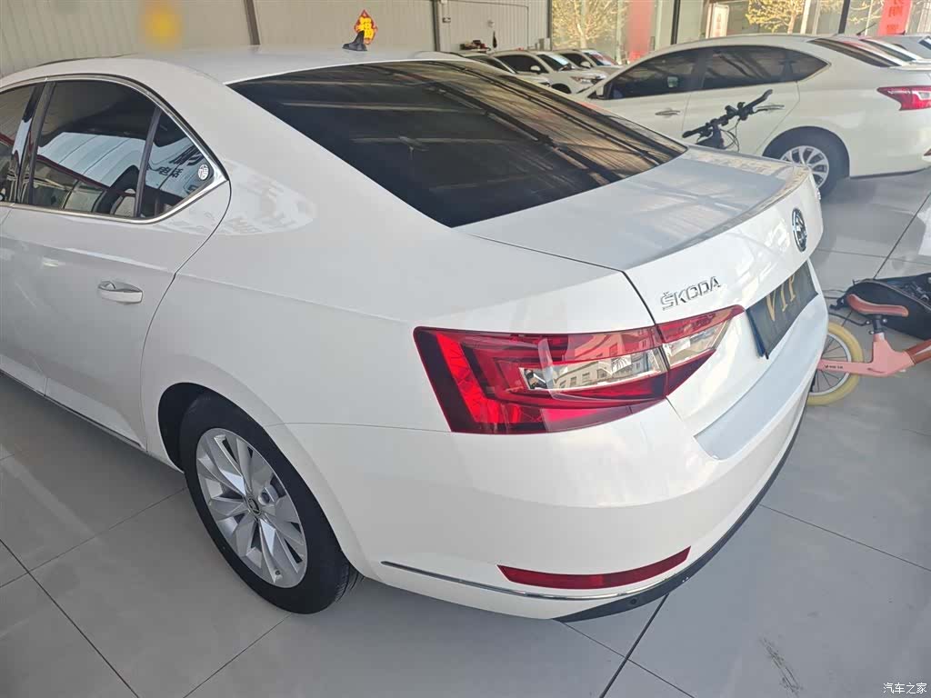 Skoda Superb, 2018 6