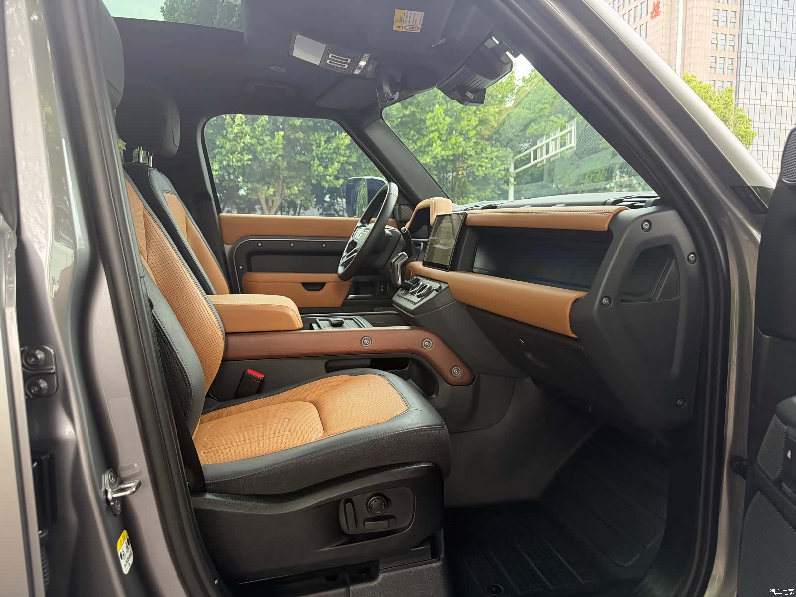Land Rover Defender, 2023 10