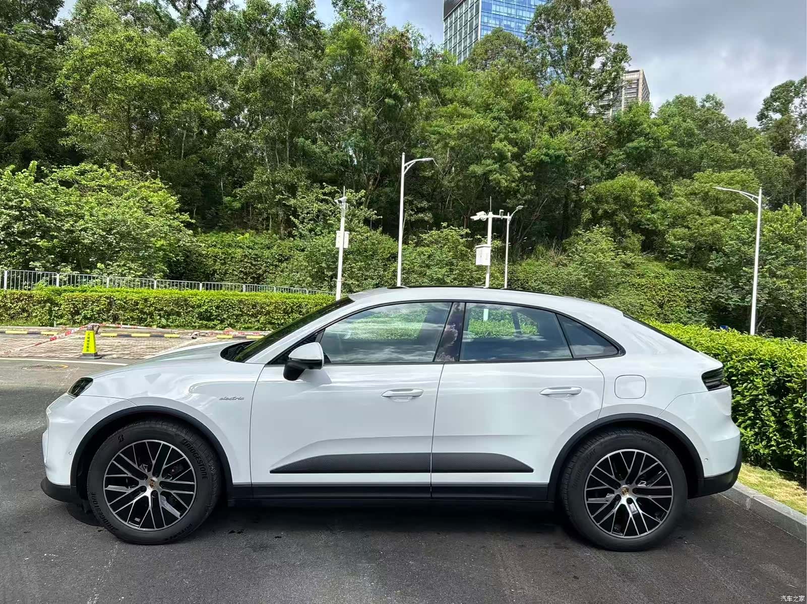 Porsche Macan, 2026 4