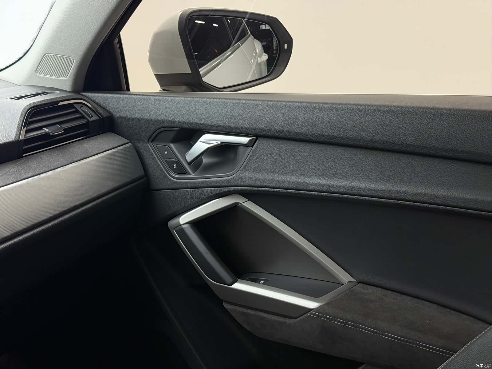 Audi Q3, 2023 11