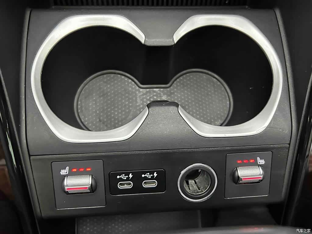 BMW X1, 2023 все фото
