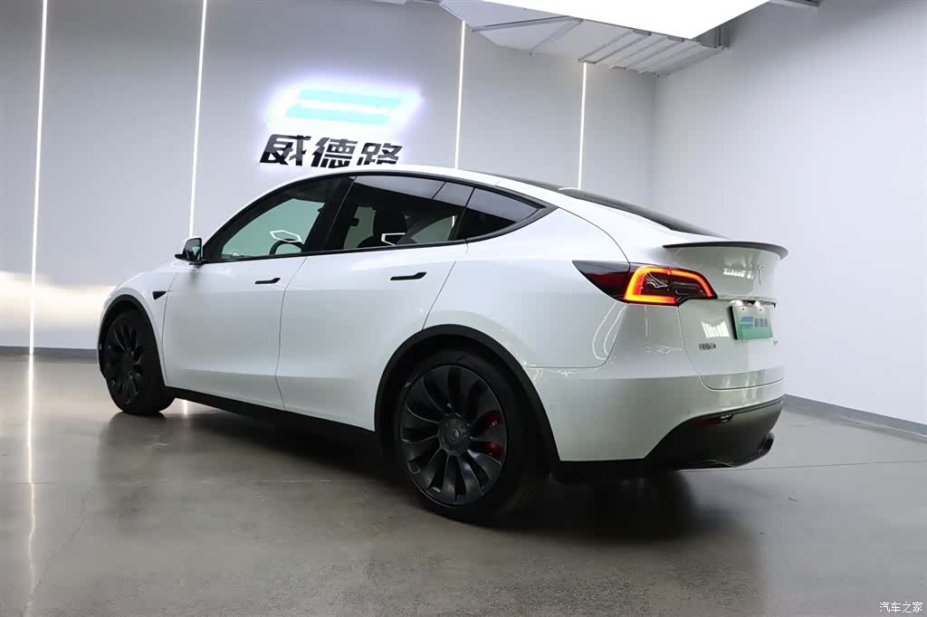 Tesla Model Y, 2022 4