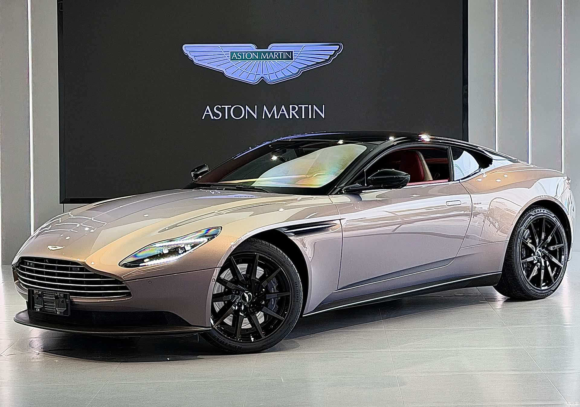Aston Martin DB11