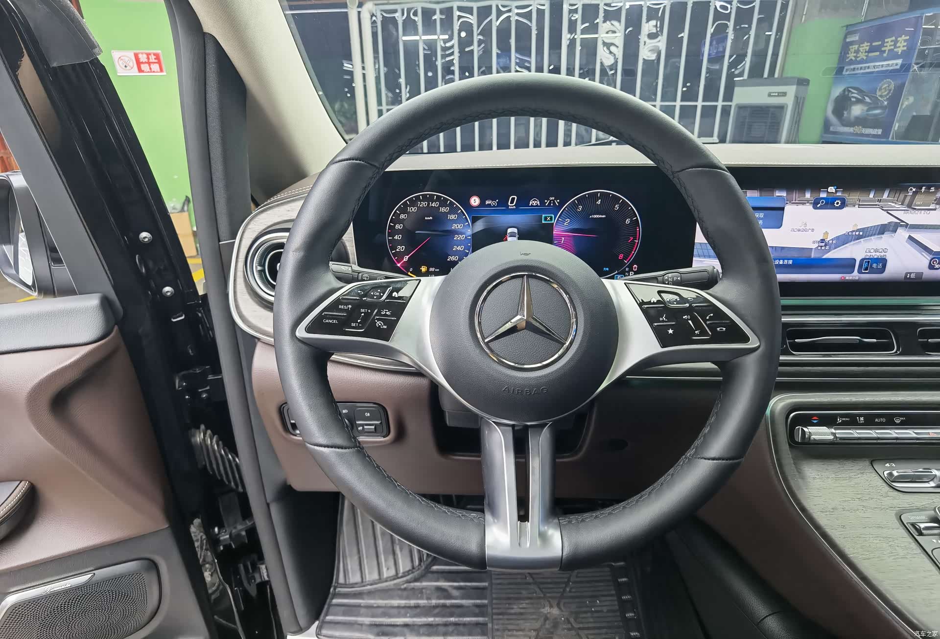 Mercedes-Benz V-Class, 2024 11