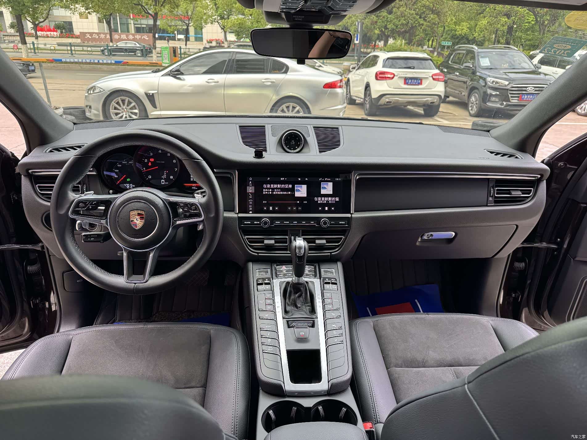 Porsche Macan, 2020 все фото