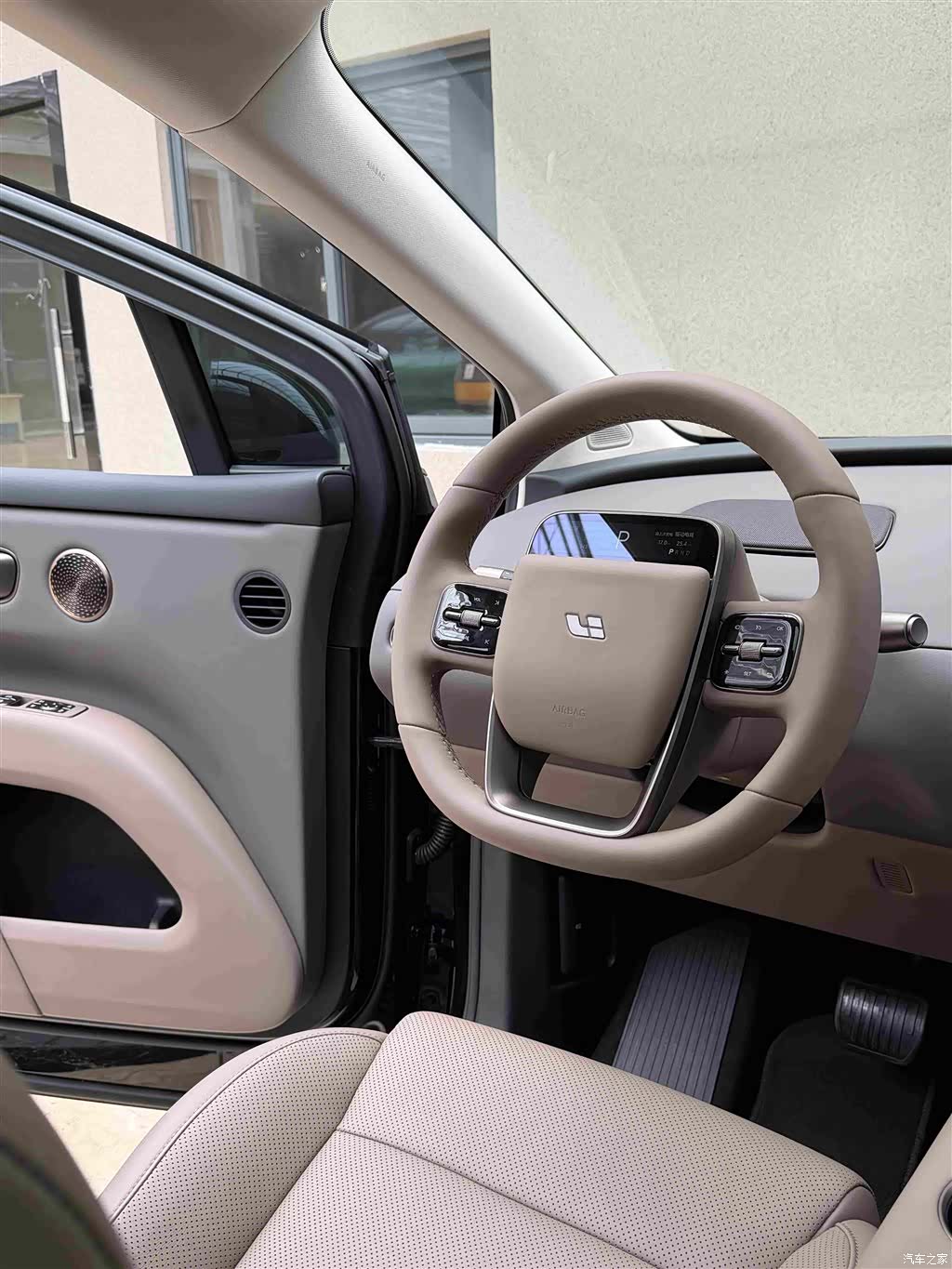 Li Auto i8, 2026 7