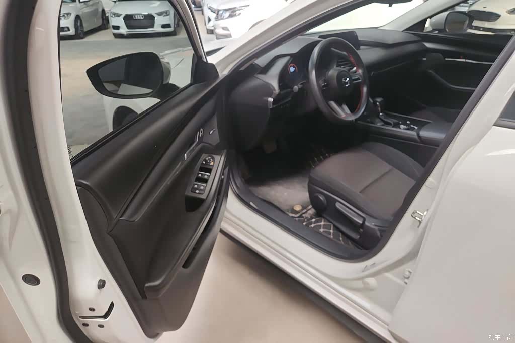 Mazda Mazda3, 2022 9
