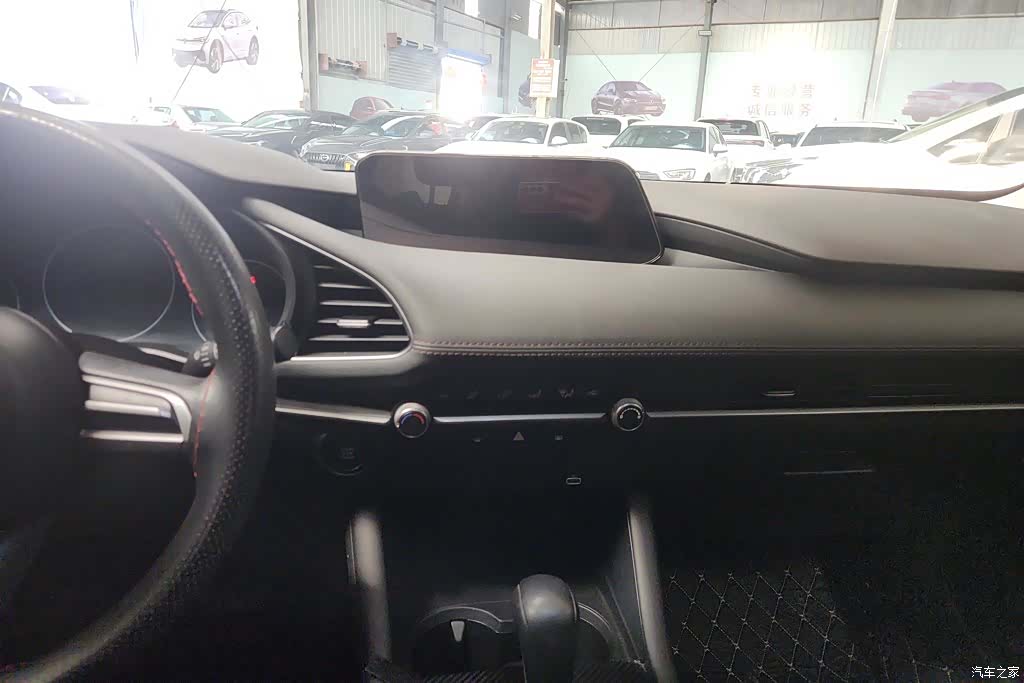 Mazda Mazda3, 2022 13