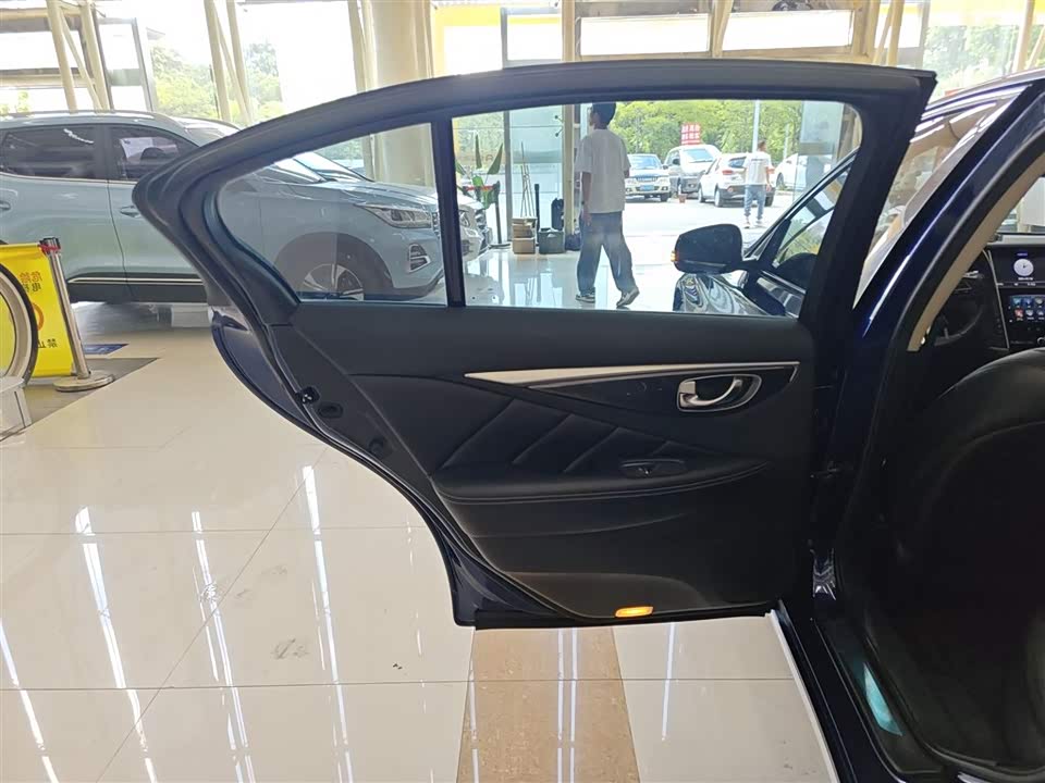 Infiniti Q50L Infiniti Q50L