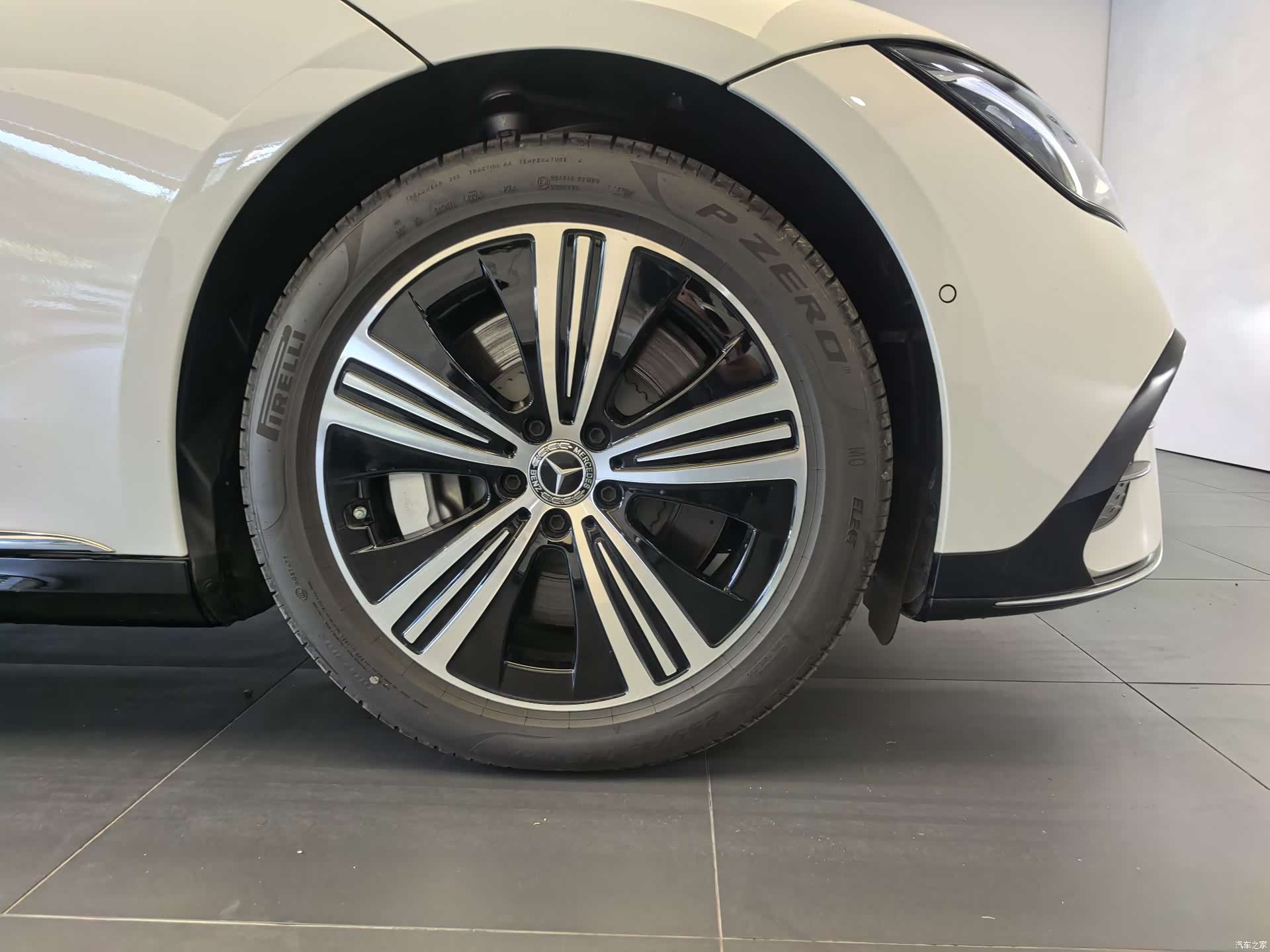 Mercedes-Benz EQE, 2025 15