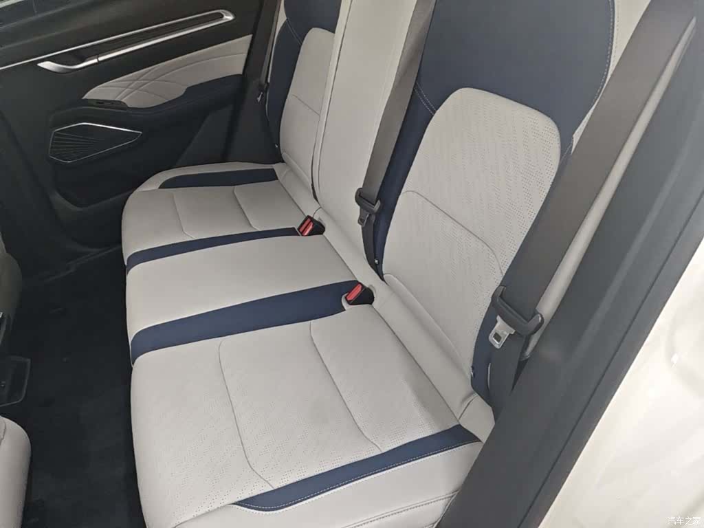Geely Emgrand, 2022 17