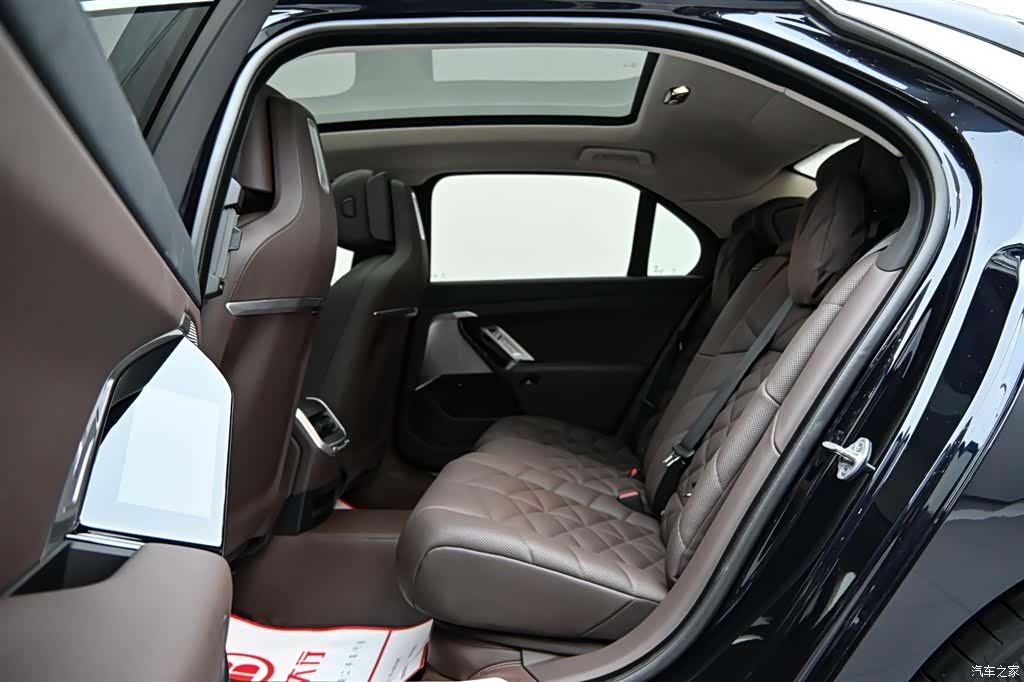 BMW 7 Series, 2023 12