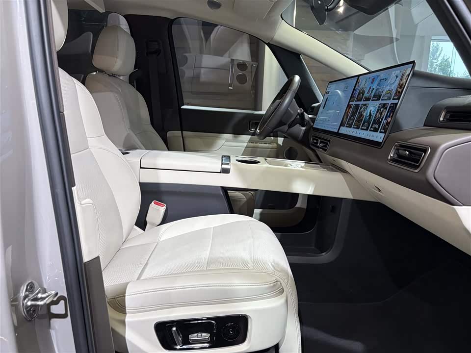 Li Auto Ideal MEGA